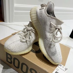 Authentic White Yeezys size 6!!!